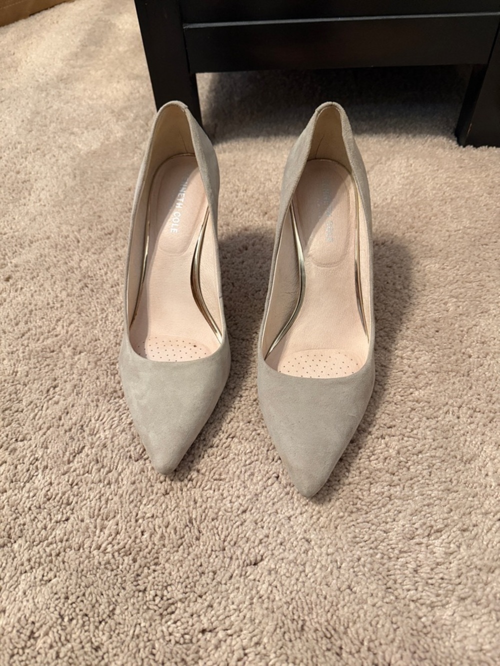 Kenneth Cole Pointed Toe Pumps in Light Gray Suede